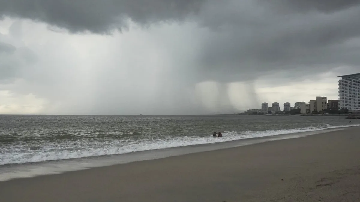 Hurricane Trudy threatens Mexican coast with flooding, mudslides