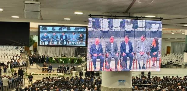 Associação pede inelegibilidade de Tarcísio após ato em igreja
