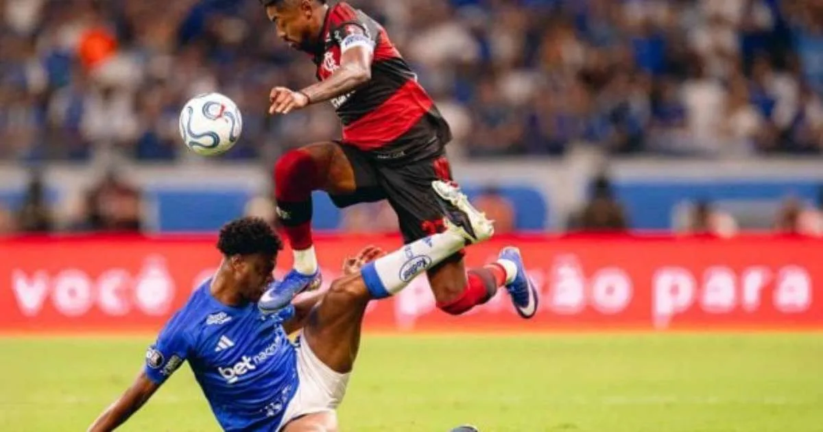Bruno Henrique, do Flamengo, revela inchaço após sofrer entrada dura