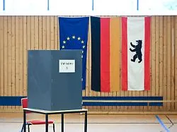 Polizei bisher "sehr zufrieden": In Berlin zeichnet sich höhere Wahlbeteiligung ab als 2023
