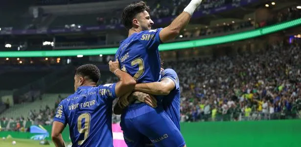 Palmeiras vence Bahia e encosta no Flamengo perdendo gols além da conta
