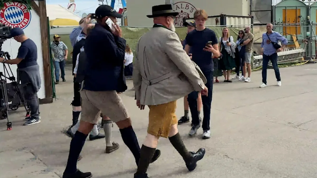 Er kam erst im Sommer - Dieser Bayern-Star verließ die Wiesn-Party als Erster