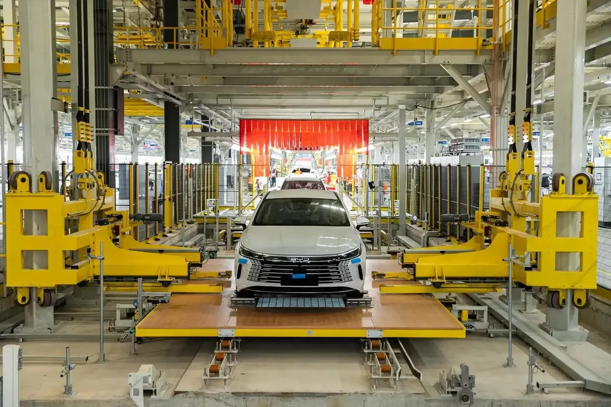 O plano da China para, em cinco anos, dominar o carro do futuro