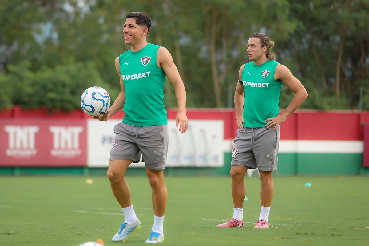 Savarino destaca qualidade do Fluminense e comenta disputa por titularidade: "Pode jogar qualquer um"