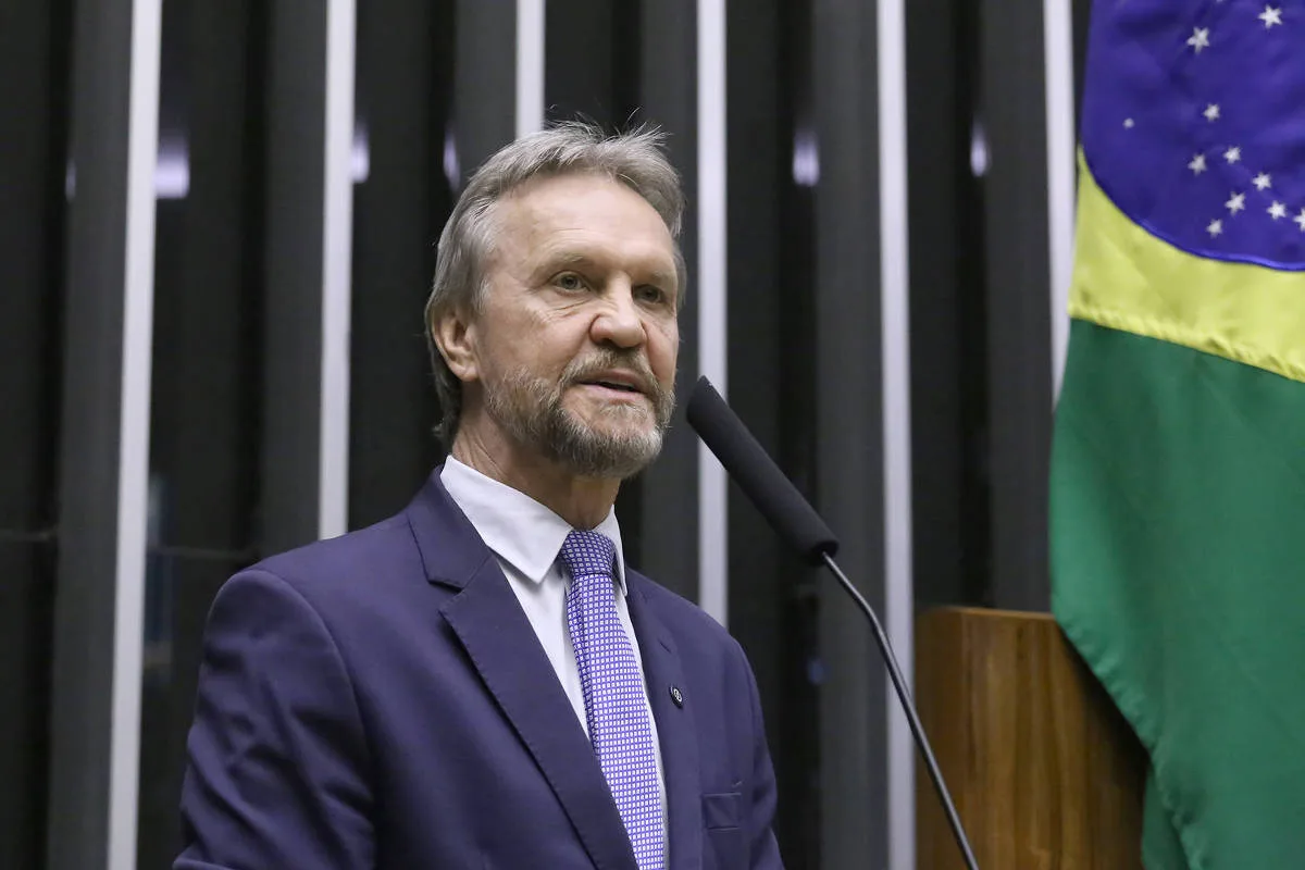 L�der do PT sofre AVC durante reuni�o na C�mara, em Bras�lia