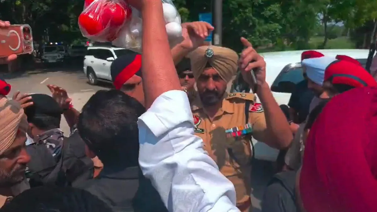 'Love to Mann': Bittu posts tomato, egg videos after protesting outside Punjab CM cavalcade - watch