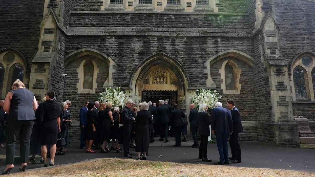 Loved ones and fans gather for Bonnie Tyler's funeral