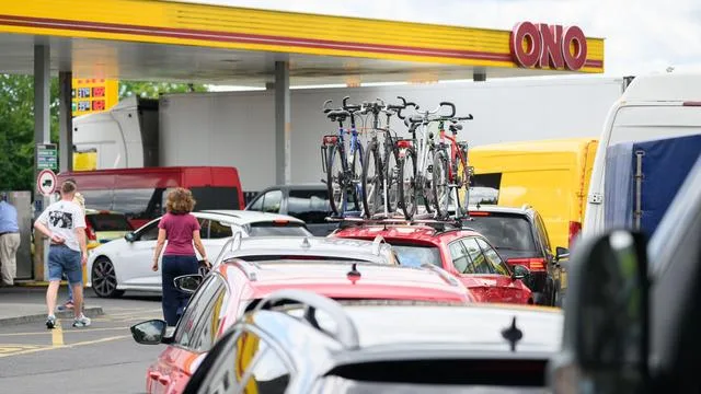 Energie: Tschechien entlastet Autofahrer an der Tankstelle