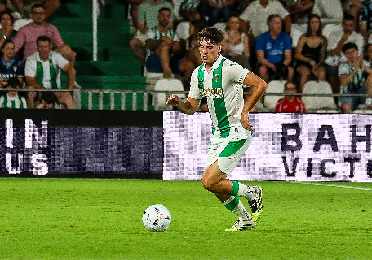 El Córdoba CF afronta una encrucijada en el lateral derecho con tres candidatos para un solo puesto