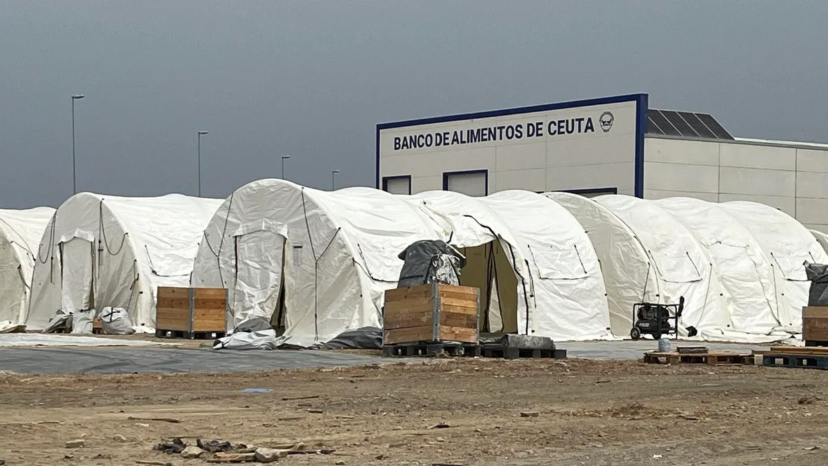 El Gobierno dice que las carpas en el puerto de Ceuta son "temporales"