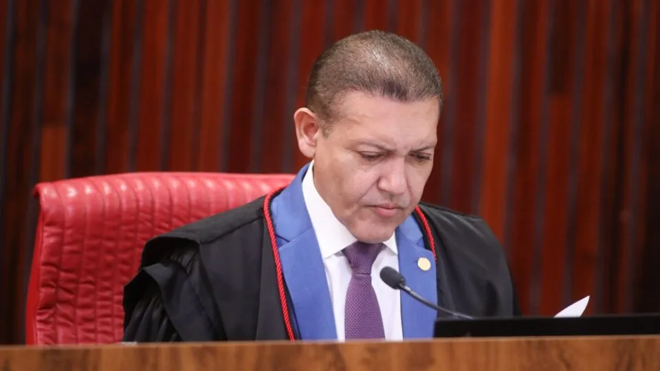 Nunes Marques sofreu pressão em múltiplas frentes antes de se afastar do julgamento de Moraes