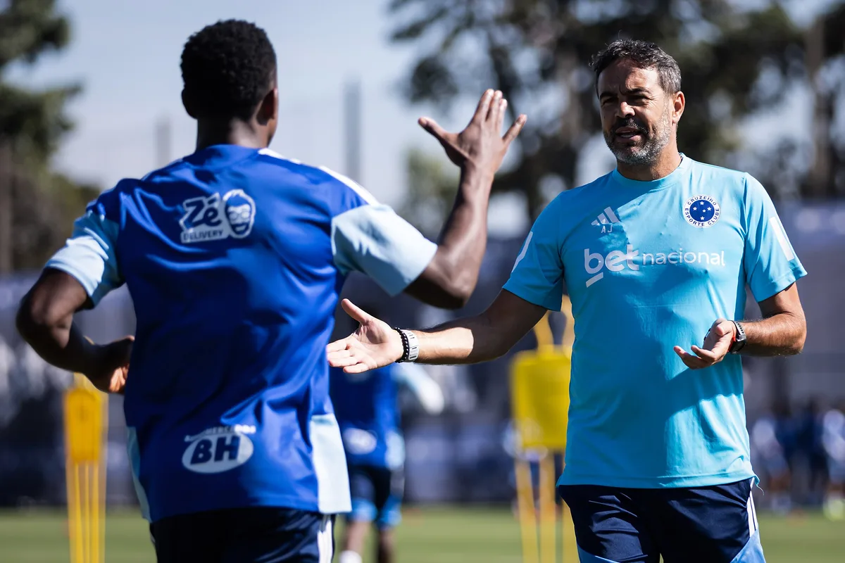 Escalação do Cruzeiro: Artur Jorge tem desfalque e desenha time alternativo contra o Flamengo