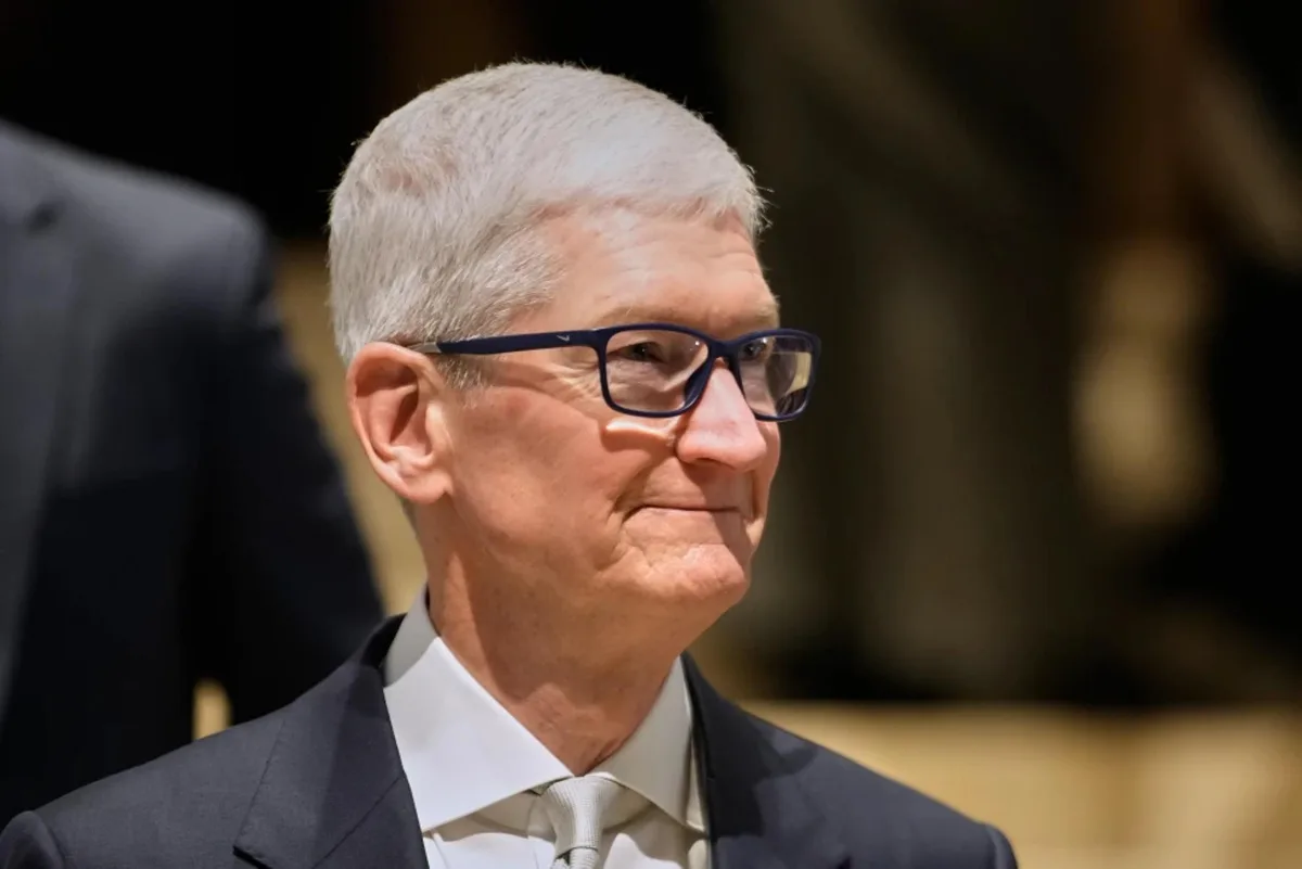 Tim Cook se despide de la dirección de Apple tras convertirla en un gigante de 4 billones, John Ternus llega en su lugar