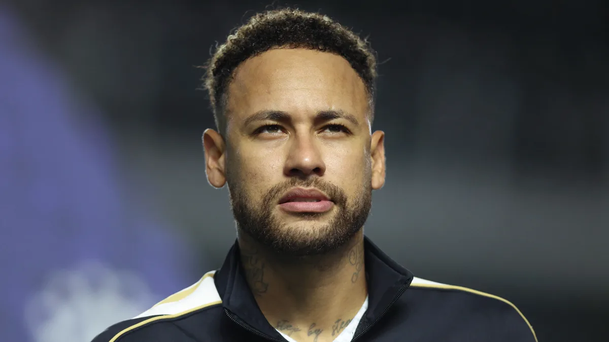 Neymar aparece com novo visual e web reage: “Rejuvenesceu 20 anos”; veja as fotos (Foto: Getty)