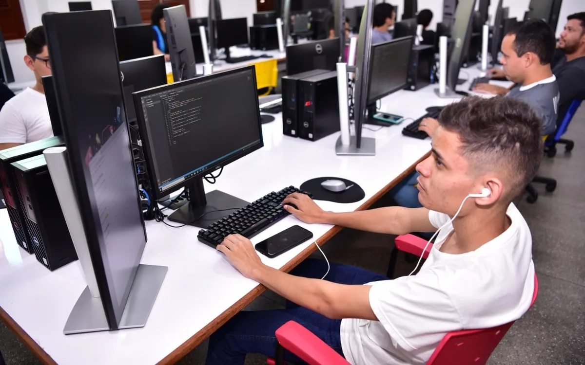 Cursos presenciais e online do Cetam oferecem 16 mil vagas gratuitas para interior do AM; saiba como se inscrever