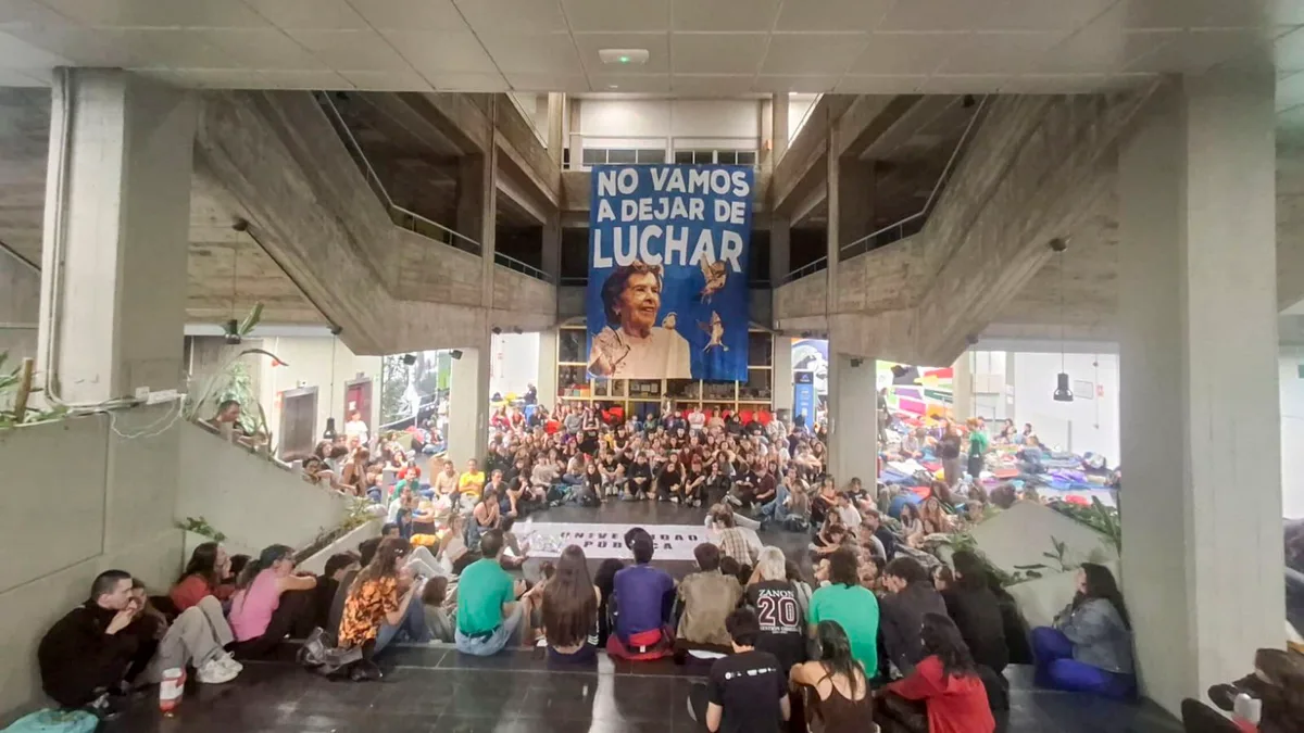 Huelga de profesores en Madrid: al menos cinco detenidos tras las cargas policiales en la UCM
