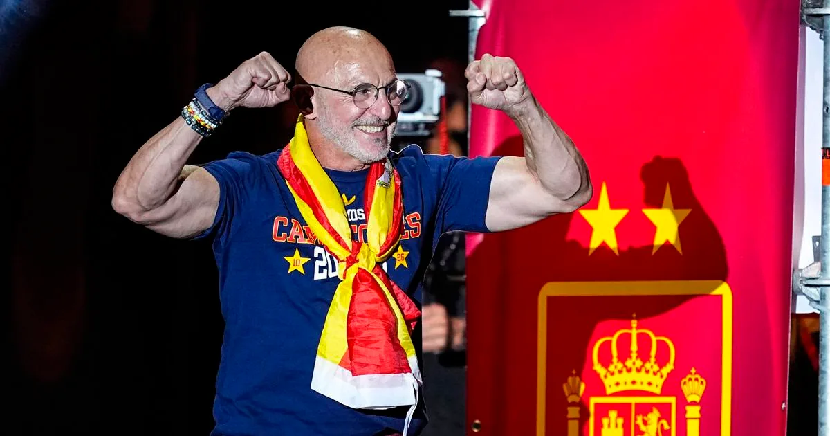 Oficial: campeão do Mundo renova até 2032