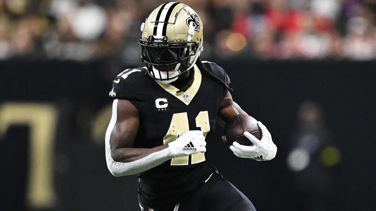 Report: Saints RB Kamara expected to miss at least one month with knee injury