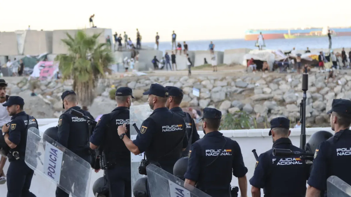 La UE trabaja ya en ofrecer a España el refuerzo de Frontex y Europol ante la todavía "compleja" situación de Ceuta