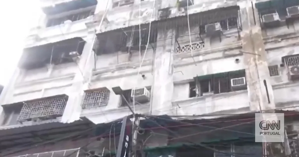 Incêndio em hotel na cidade indiana de Calcutá causa nove mortos