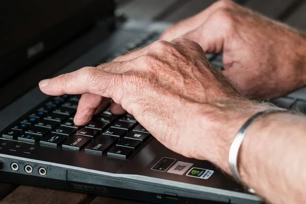 Inscrições abertas no ES para 10 mil vagas em cursos para se qualificar sem sair de casa