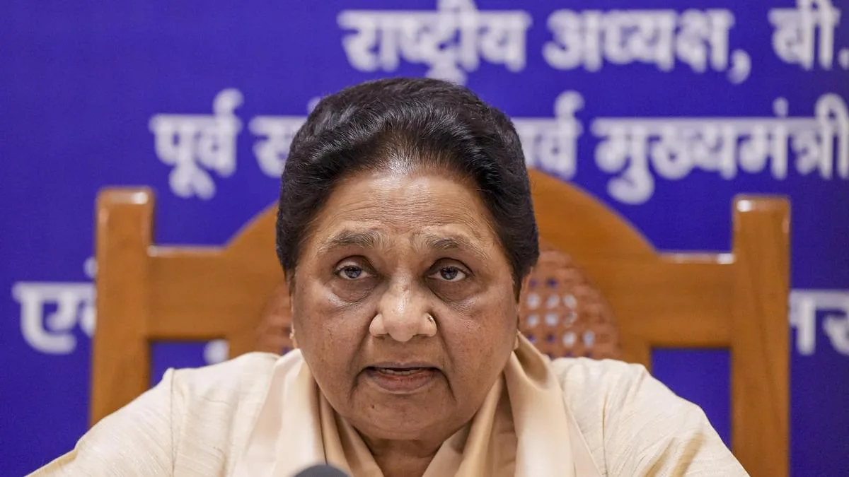 No one should engage in 'narrow politics': Mayawati on hijab row