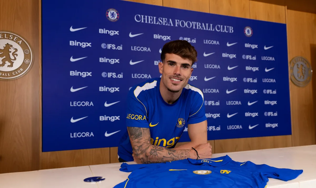 Chelsea anuncia contratação de Pep Chavarria, lateral do Rayo Vallecano