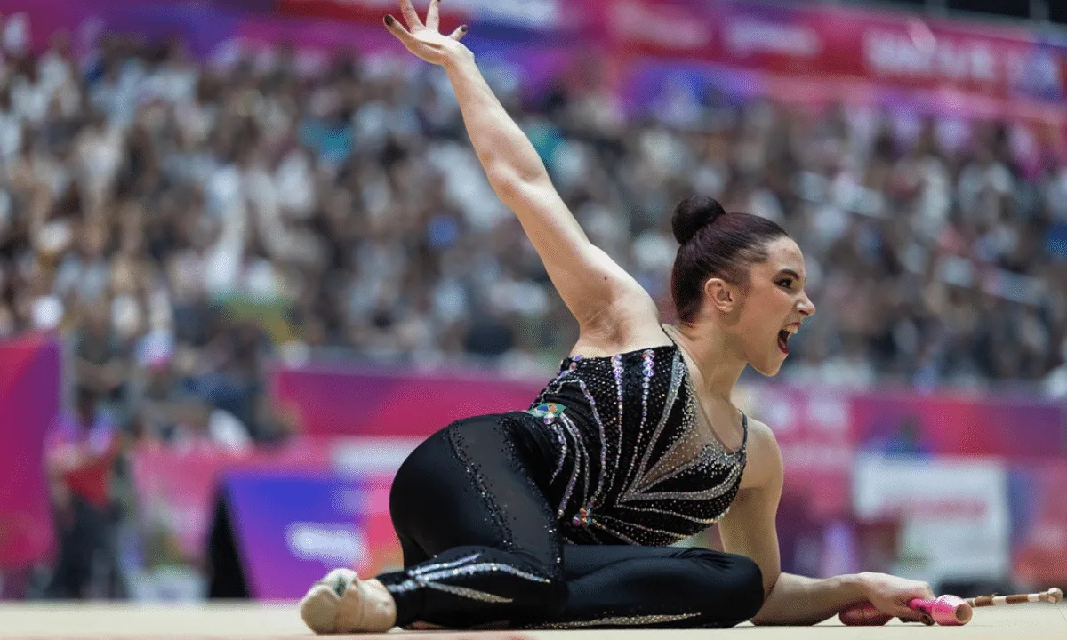 Brasil avança com Maria Alexandre e Jojô para a disputa do individual geral