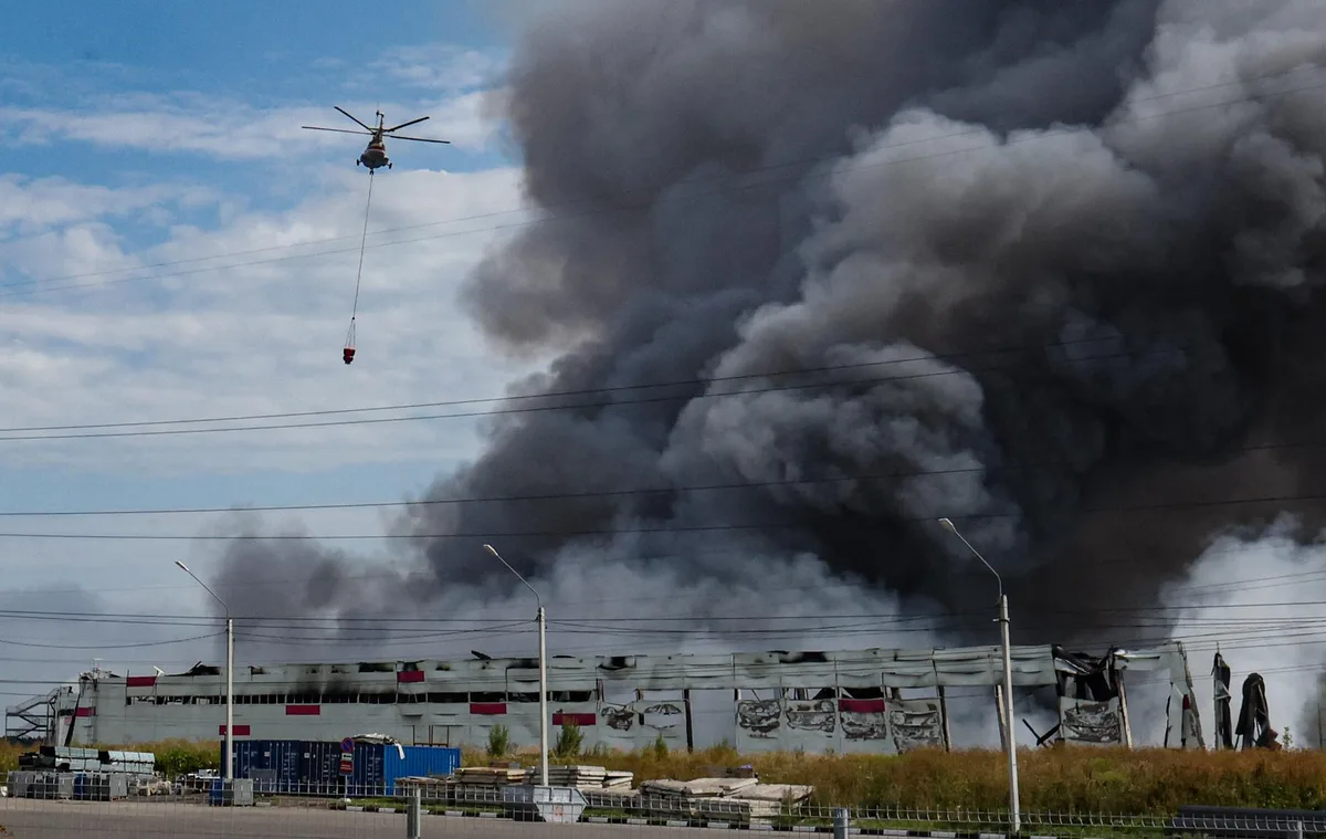 VIDEO: drones ucranianos pulverizaron múltiples almacenes de Wildberries en Moscú