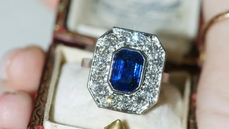 "Il faut posséder ce que personne d’autre n’a et ne peut trouver": en hausse de 1.400% sur Pinterest, les bijoux vintage séduisent une jeune génération qui préfère une bague patinée mais chargée d'histoire à un bijou neuf et rutilant