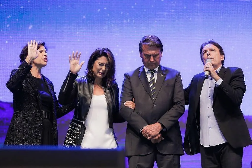 Bispo diz que desgaste com caso Dark Horse decantou, e Flávio Bolsonaro se reaproxima de evangélicos