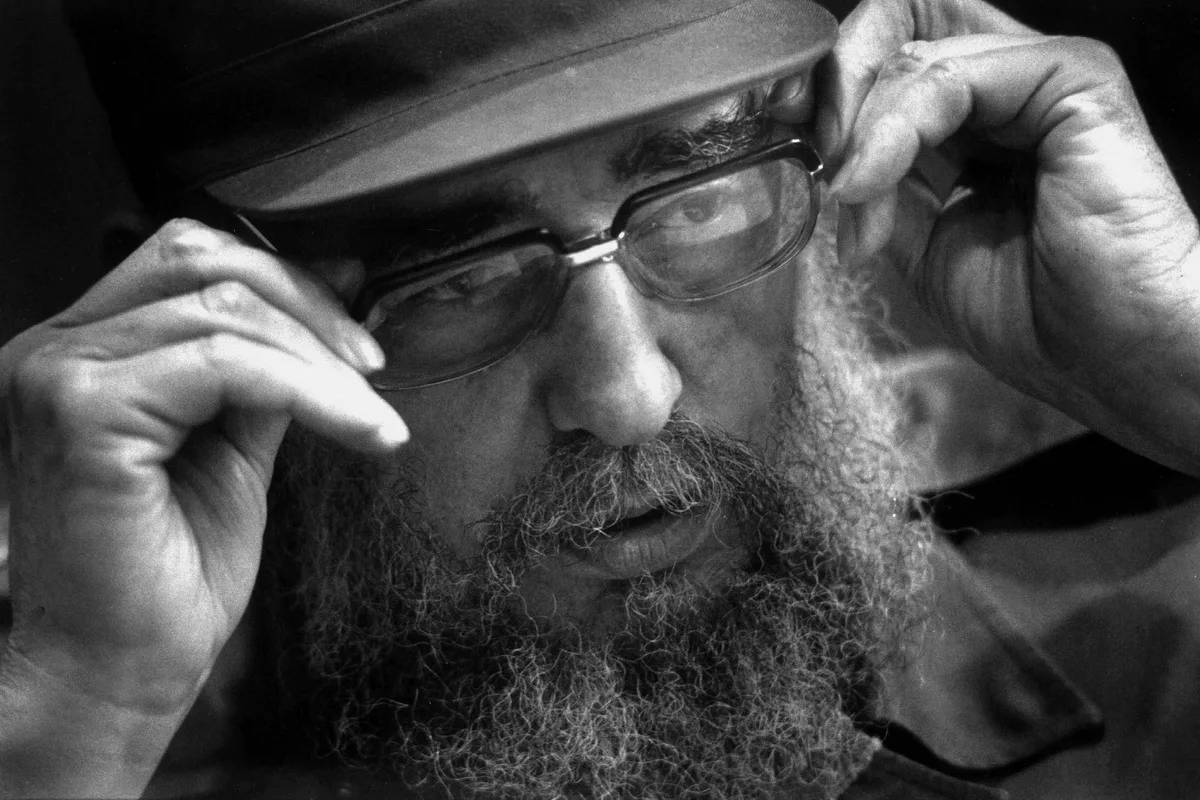 Fidel Castro não era comunista até EUA tentarem esmagar revolução, diz pesquisador de Harvard