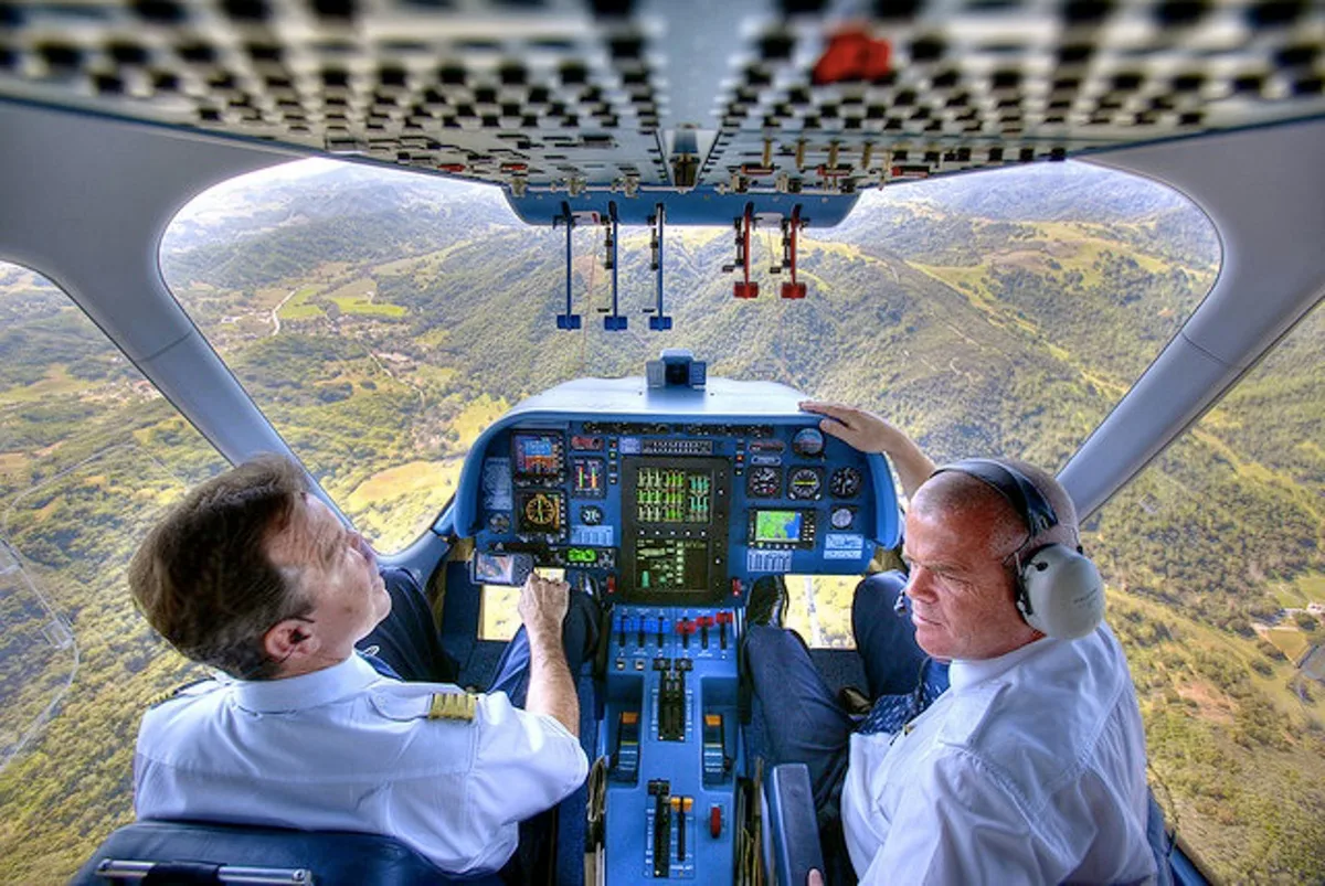 Pilotos y auxiliares de vuelo tienen más riesgo de muerte por cáncer relacionado con radiación que otros profesionales