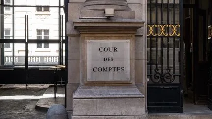 Pour faire des économies, la Cour des comptes suggère une taxation "modérée mais progressive" des gros patrimoines et un effort sur la masse salariale de la fonction publique