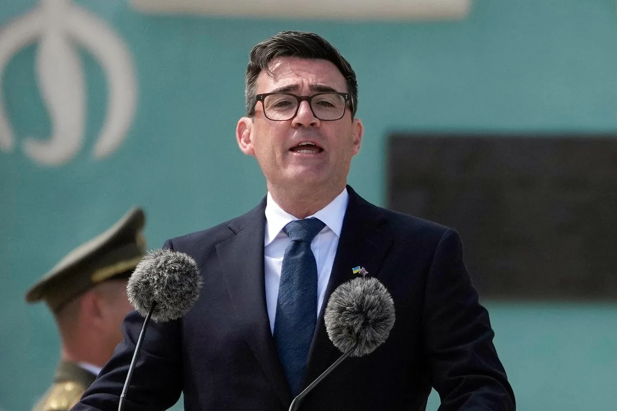 Burnham commits to Starmer’s Brexit red lines in blow to hopes of rejoining EU