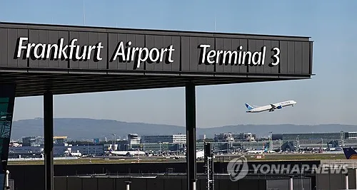 말라리아 모기, 항공기에 실려 독일까지…공항 직원 사망