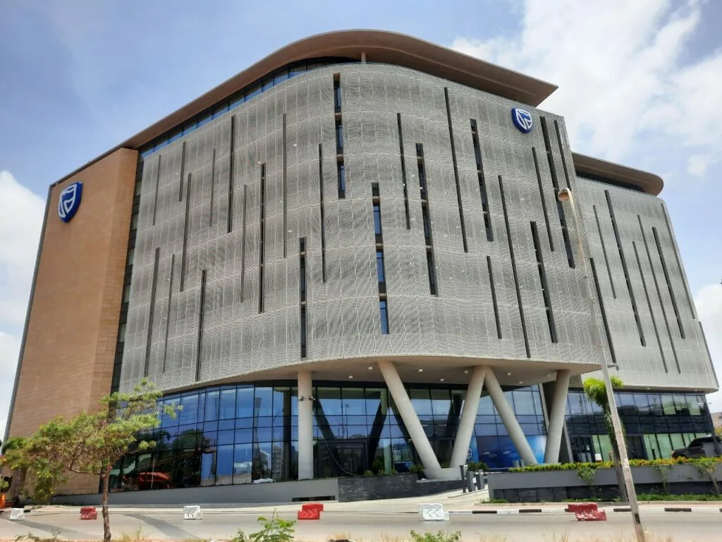 Standard Bank Angola estreia-se no crédito hipotecário em semana de fecho da OPV