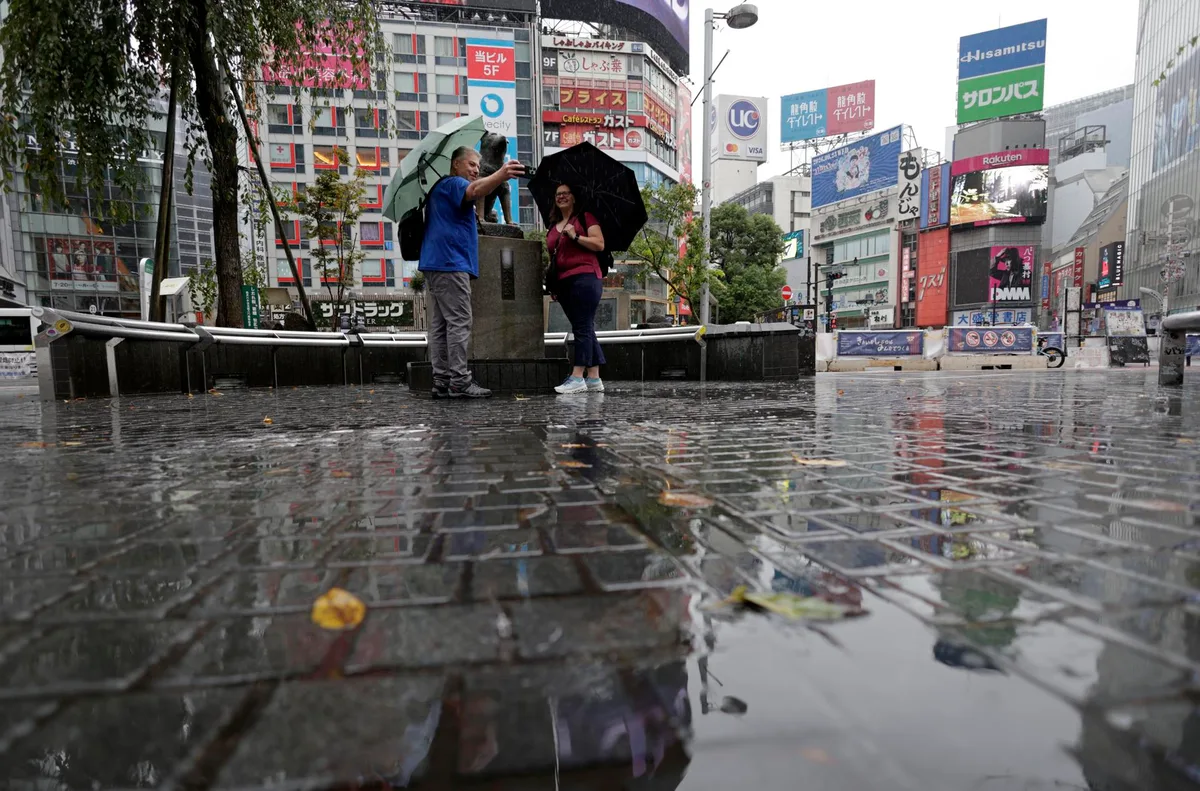 Activan alerta máxima por deslizamientos en una isla al sur de Tokio por el tifón Dujuan
