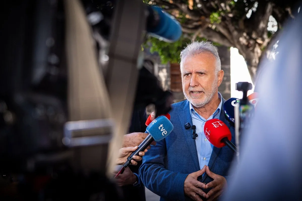Torres (PSOE) advierte de que la política migratoria del PP y Vox "condenará" a los territorios frontera como Canarias