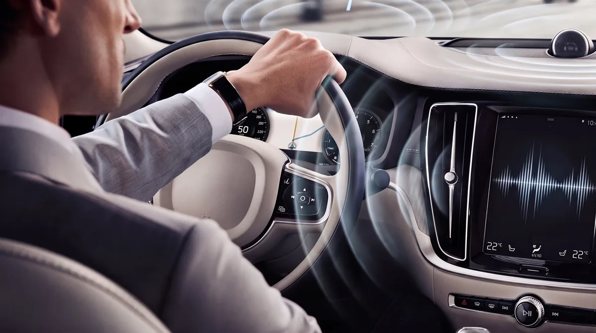 Por qué los coches nuevos pitan constantemente y cómo algunos fabricantes ya lo están solucionando