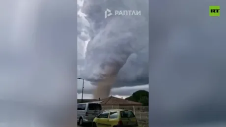 Rare tornado rips through southern France (VIDEOS)