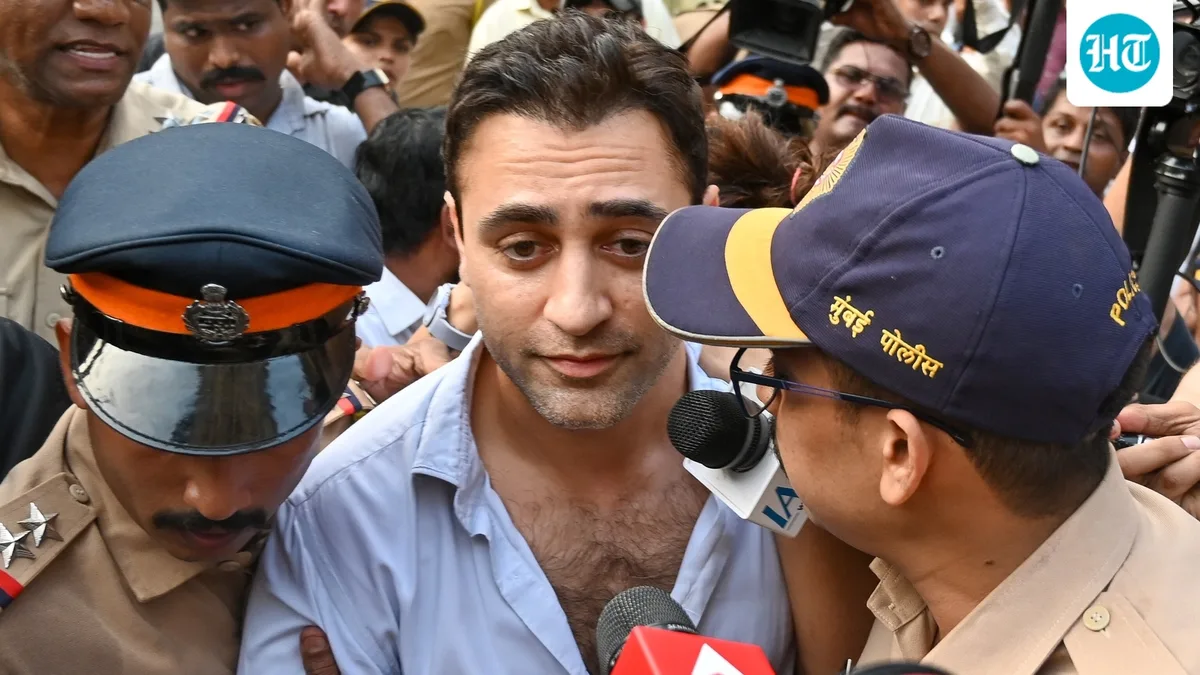 ‘Issued without inquiry, show-cause notice’: Imran Khan challenges notice to leave the country for taking part in anti-CEC protests, moves Bombay HC
