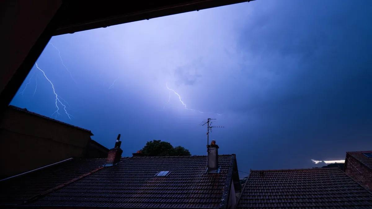 Orages: 16 départements placés en vigilance orange ce lundi