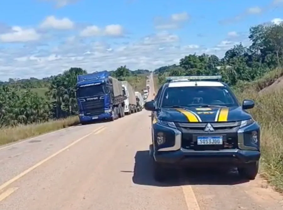 Após negociação, moradores liberam BR-364 em Cruzeiro do Sul
