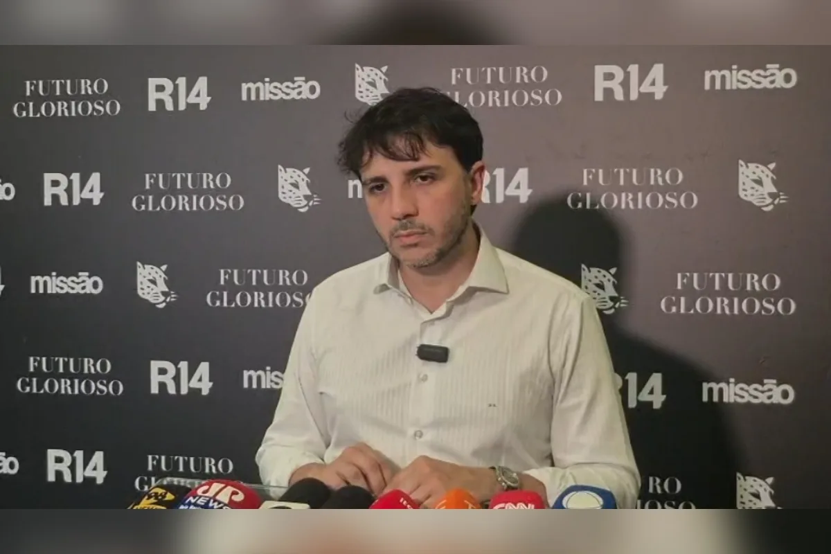 Em BH, Renan Santos bate boca com jornalista e critica Cleitinho