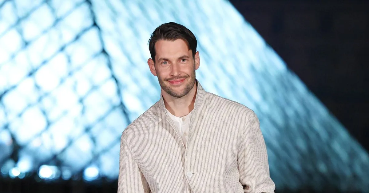 De Salon-de-Provence aux Bleus : comment Simon Porte Jacquemus s’est imposé parmi les nouvelles fortunes du luxe