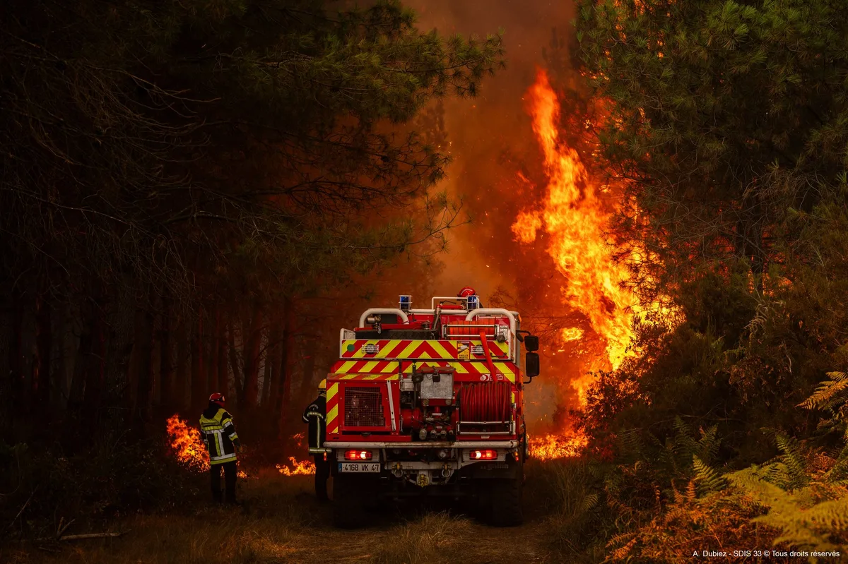 Incendies : Amaël Dubiez, un pompier-photographe au plus près des brasiers