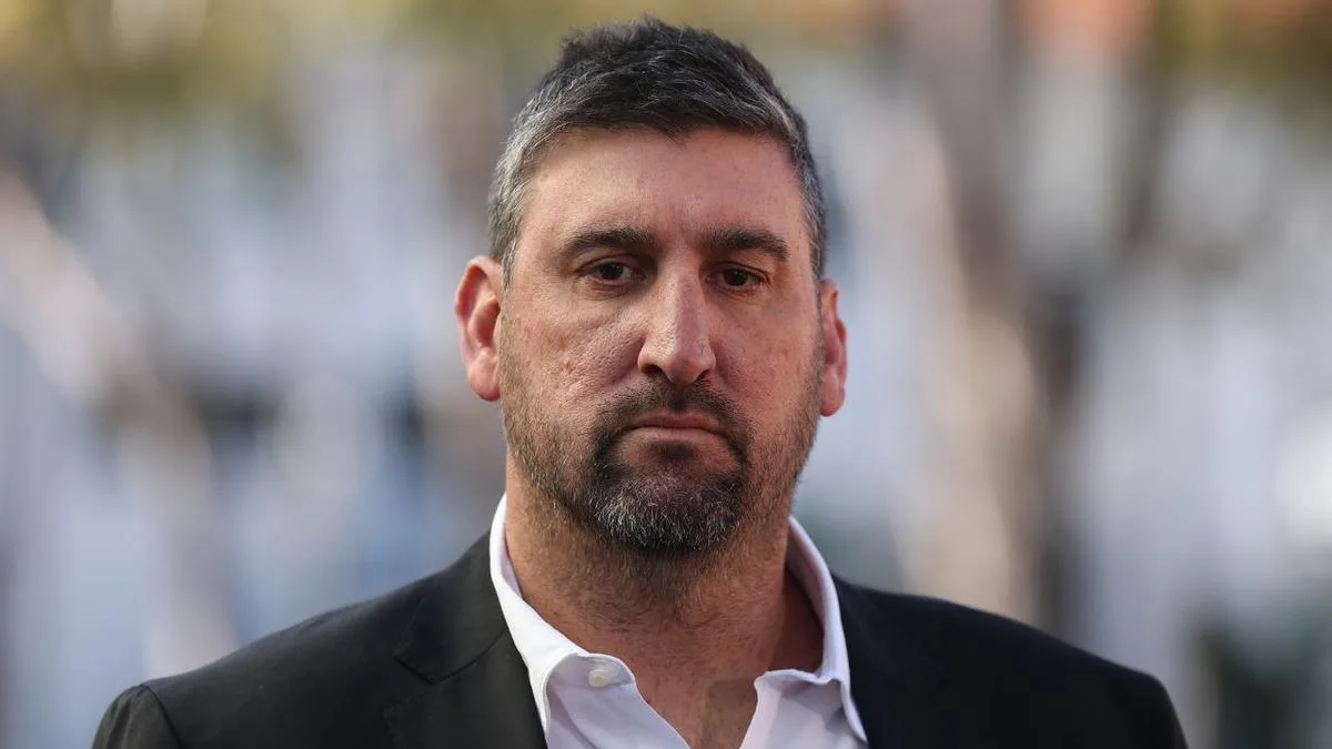 Sydney coach Dean Cox gives statement to police as investigation into alleged sexual assault continues