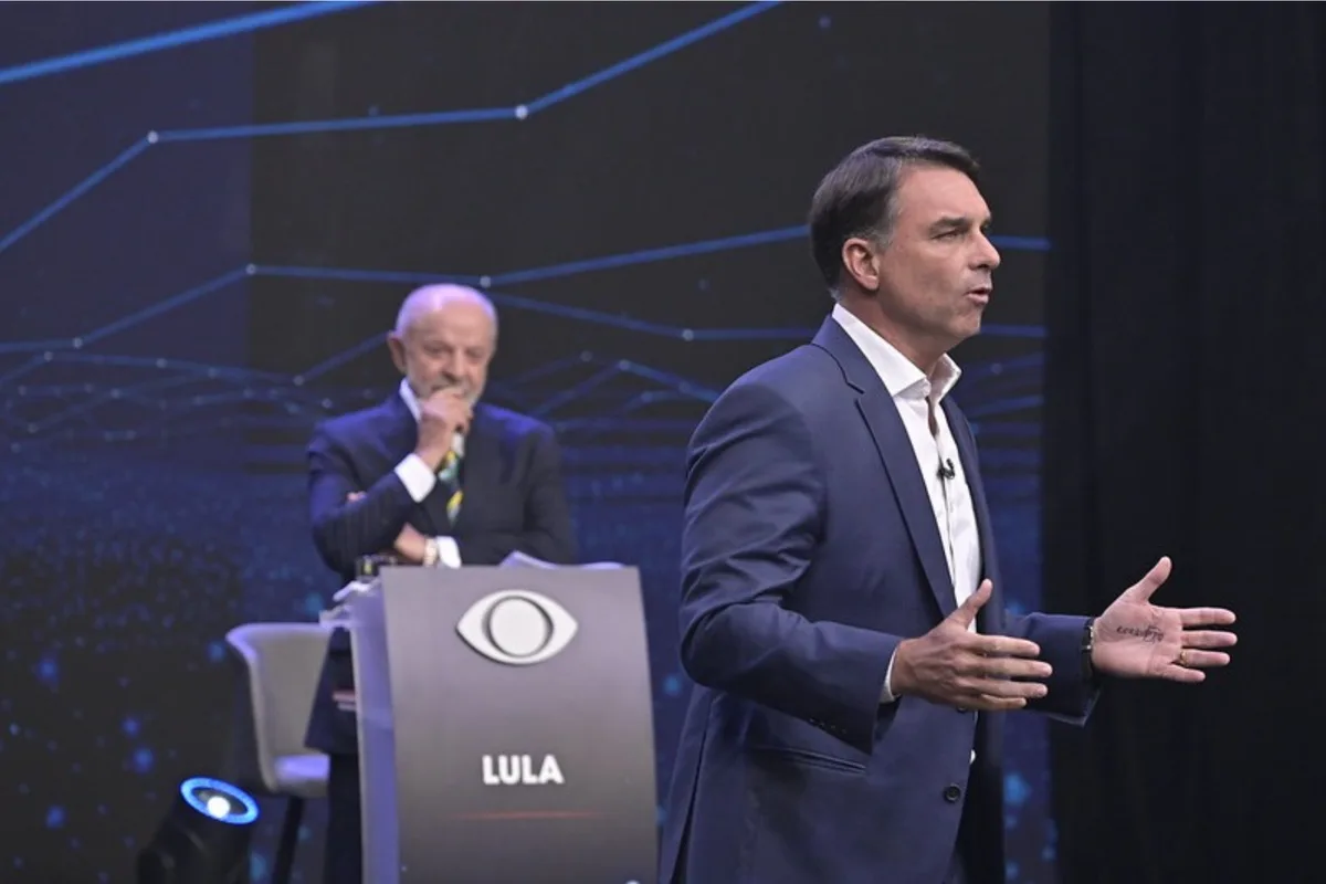 Lula propõe abrir sigilos bancário e telefônico e desafia Flávio