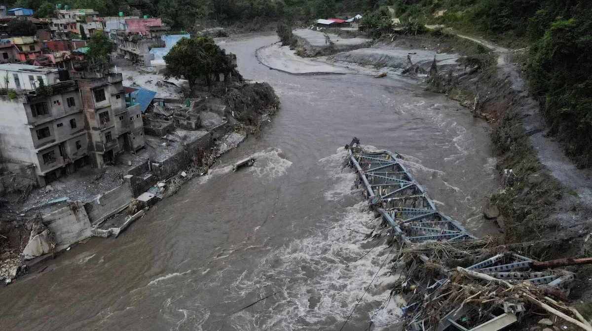 Nepal lanzó una nueva alerta por la crecida de un río tras las inundaciones que dejaron más de 580 muertos y 2400 desaparecidos